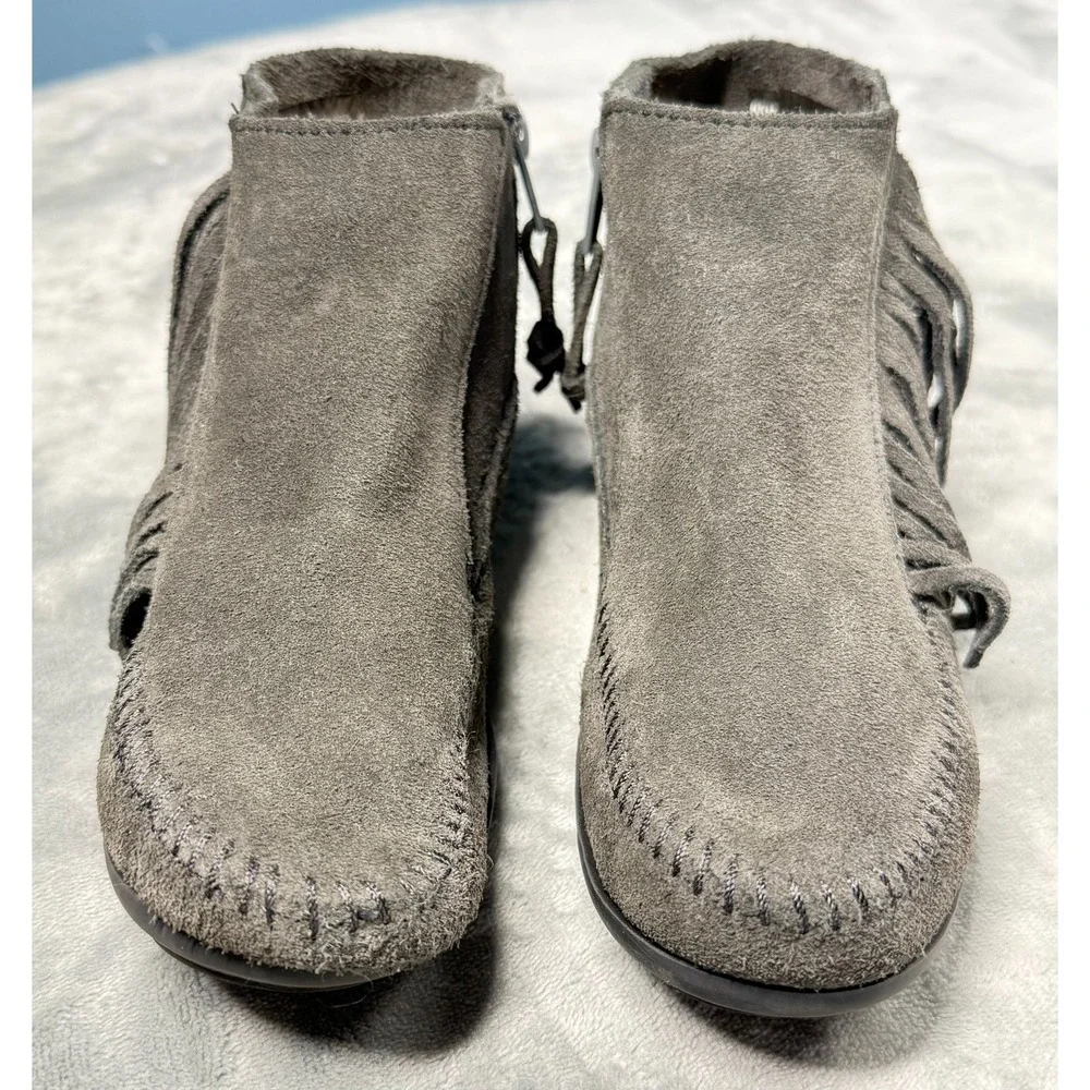 Minnetonka Boots Womens 5.5 Gray Suede Fringe Ankle Moccasin Zip